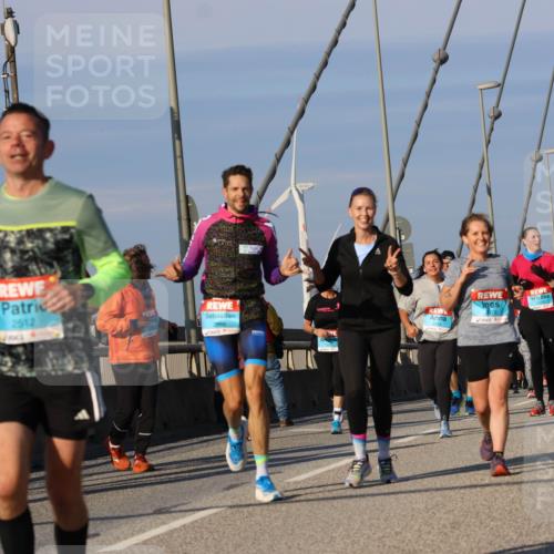 03.10.2025 - Köhlbrandbrückenlauf Strokosch-Dieckow http://msf.ph/oto/9120337 03.10.2025 09:55:02 Position 2 2512, 2977 meine-sportfotos.de