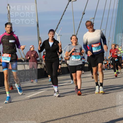 03.10.2025 - Köhlbrandbrückenlauf Strokosch-Dieckow http://msf.ph/oto/9120359 03.10.2025 09:55:04 Position 2 3004, 2969, 2977 meine-sportfotos.de