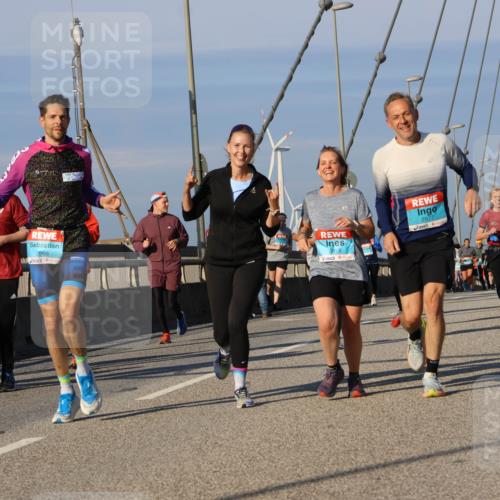 03.10.2025 - Köhlbrandbrückenlauf Strokosch-Dieckow http://msf.ph/oto/9120376 03.10.2025 09:55:04 Position 2 3003, 2969, 2978, 2977 meine-sportfotos.de