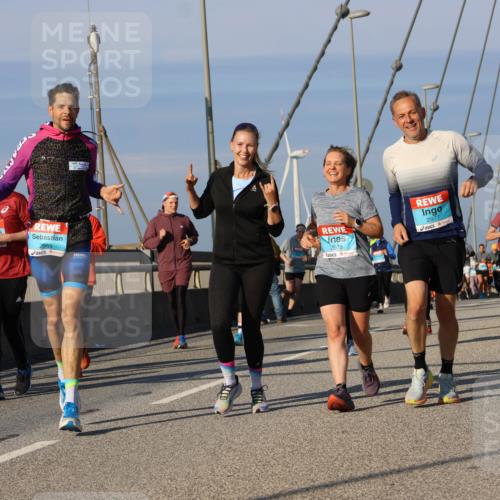 03.10.2025 - Köhlbrandbrückenlauf Strokosch-Dieckow http://msf.ph/oto/9120383 03.10.2025 09:55:04 Position 2 3003, 2969, 2978, 2977 meine-sportfotos.de