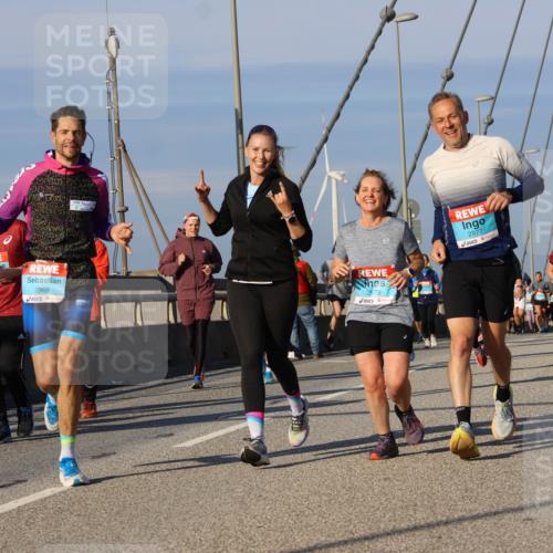 03.10.2025 - Köhlbrandbrückenlauf Strokosch-Dieckow http://msf.ph/oto/9120391 03.10.2025 09:55:05 Position 2 3003, 2969, 2978, 2977 meine-sportfotos.de