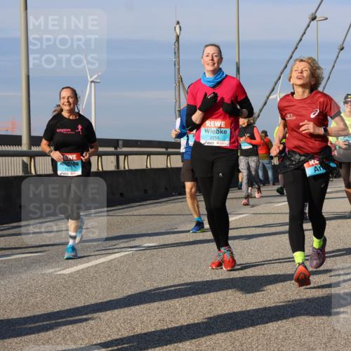 03.10.2025 - Köhlbrandbrückenlauf Strokosch-Dieckow http://msf.ph/oto/9120429 03.10.2025 09:55:11 Position 2 1978, 2255, 3151 meine-sportfotos.de