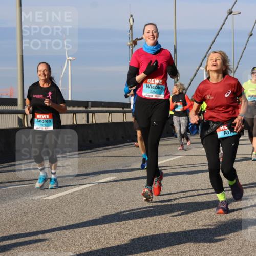 03.10.2025 - Köhlbrandbrückenlauf Strokosch-Dieckow http://msf.ph/oto/9120437 03.10.2025 09:55:11 Position 2 1978, 2255, 3151 meine-sportfotos.de