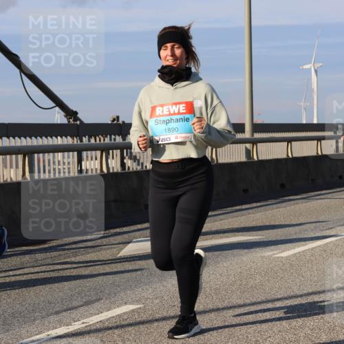 03.10.2025 - Köhlbrandbrückenlauf Strokosch-Dieckow http://msf.ph/oto/9120520 03.10.2025 09:55:20 Position 2 2556, 1890 meine-sportfotos.de
