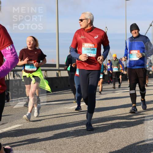 03.10.2025 - Köhlbrandbrückenlauf Strokosch-Dieckow http://msf.ph/oto/9120569 03.10.2025 09:55:27 Position 2 2143, 2164, 1483, 2151, 1967 meine-sportfotos.de