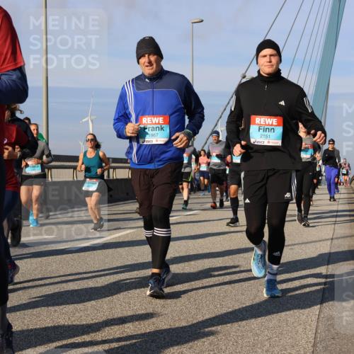 03.10.2025 - Köhlbrandbrückenlauf Strokosch-Dieckow http://msf.ph/oto/9120581 03.10.2025 09:55:28 Position 2 1485, 1967, 2151 meine-sportfotos.de