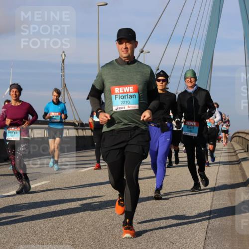 03.10.2025 - Köhlbrandbrückenlauf Strokosch-Dieckow http://msf.ph/oto/9120613 03.10.2025 09:55:33 Position 2 1001, 2210 meine-sportfotos.de