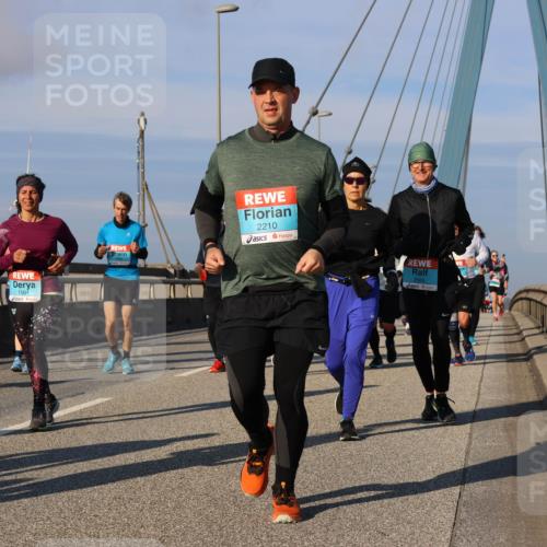 03.10.2025 - Köhlbrandbrückenlauf Strokosch-Dieckow http://msf.ph/oto/9120616 03.10.2025 09:55:33 Position 2 1001, 2210 meine-sportfotos.de