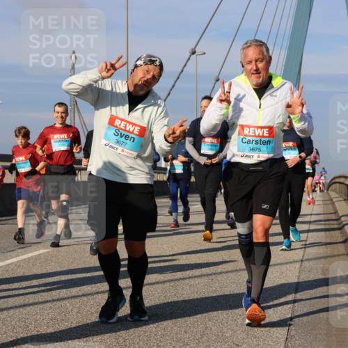 03.10.2025 - Köhlbrandbrückenlauf Strokosch-Dieckow http://msf.ph/oto/9120669 03.10.2025 09:55:37 Position 2 2141, 3677, 3675 meine-sportfotos.de