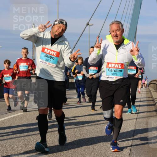03.10.2025 - Köhlbrandbrückenlauf Strokosch-Dieckow http://msf.ph/oto/9120677 03.10.2025 09:55:37 Position 2 3677, 2141, 2139, 3675, 2045 meine-sportfotos.de