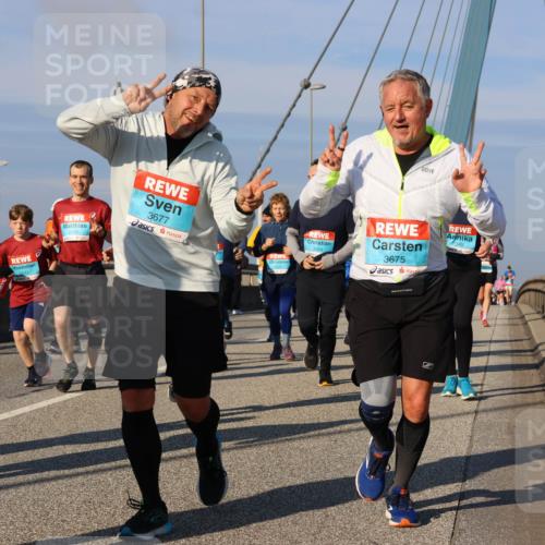 03.10.2025 - Köhlbrandbrückenlauf Strokosch-Dieckow http://msf.ph/oto/9120681 03.10.2025 09:55:37 Position 2 3677, 3675, 2045 meine-sportfotos.de