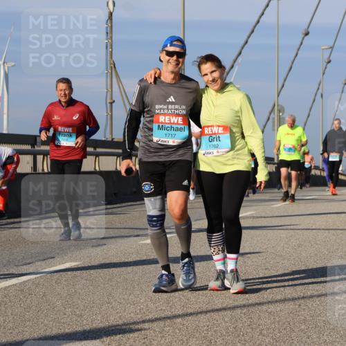 03.10.2025 - Köhlbrandbrückenlauf Strokosch-Dieckow http://msf.ph/oto/9120796 03.10.2025 09:55:49 Position 2 2408, 1717, 1762 meine-sportfotos.de