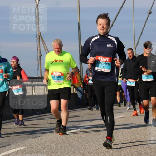 03.10.2025 - Köhlbrandbrückenlauf Strokosch-Dieckow http://msf.ph/oto/9120824 03.10.2025 09:55:55 Position 2 3519, 3147, 2739 meine-sportfotos.de