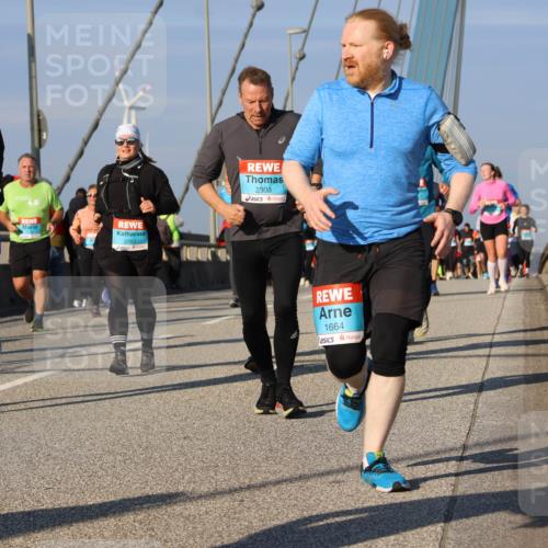 03.10.2025 - Köhlbrandbrückenlauf Strokosch-Dieckow http://msf.ph/oto/9120878 03.10.2025 09:55:59 Position 2 3706, 2787, 2308, 1664 meine-sportfotos.de