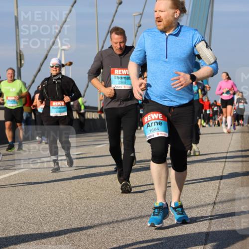 03.10.2025 - Köhlbrandbrückenlauf Strokosch-Dieckow http://msf.ph/oto/9120888 03.10.2025 09:55:59 Position 2 3706, 2787, 2308, 1664 meine-sportfotos.de