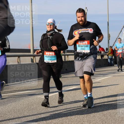 03.10.2025 - Köhlbrandbrückenlauf Strokosch-Dieckow http://msf.ph/oto/9120898 03.10.2025 09:56:03 Position 2 2524, 2787, 2000, 2111 meine-sportfotos.de