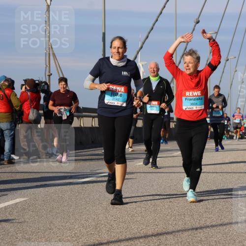 03.10.2025 - Köhlbrandbrückenlauf Strokosch-Dieckow http://msf.ph/oto/9122383 03.10.2025 09:59:21 Position 2 3161, 3142, 08, 3604 meine-sportfotos.de