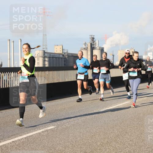 03.10.2025 - Köhlbrandbrückenlauf Lena Gebhardt http://msf.ph/oto/9124453 03.10.2025 09:45:53 Position 2 3454 meine-sportfotos.de