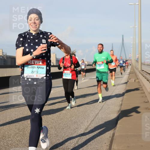 03.10.2025 - Köhlbrandbrückenlauf Lena Gebhardt http://msf.ph/oto/9124535 03.10.2025 09:45:55 Position 2 2979 meine-sportfotos.de