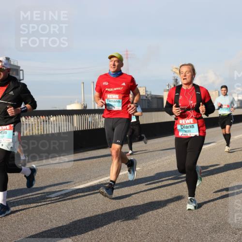 03.10.2025 - Köhlbrandbrückenlauf Lena Gebhardt http://msf.ph/oto/9124572 03.10.2025 09:45:56 Position 2 1130, 1219, 3630, 3041 meine-sportfotos.de