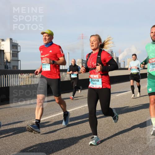03.10.2025 - Köhlbrandbrückenlauf Lena Gebhardt http://msf.ph/oto/9124585 03.10.2025 09:45:56 Position 2 130, 5, 4, 1219, 630, 3041, 10 meine-sportfotos.de