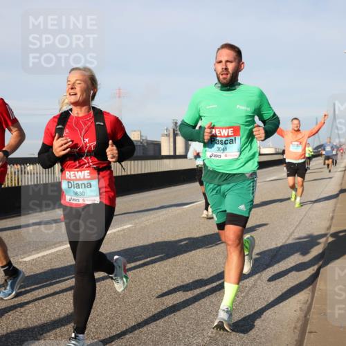 03.10.2025 - Köhlbrandbrückenlauf Lena Gebhardt http://msf.ph/oto/9124588 03.10.2025 09:45:57 Position 2 1219, 3630, 3041 meine-sportfotos.de