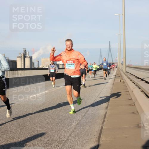 03.10.2025 - Köhlbrandbrückenlauf Lena Gebhardt http://msf.ph/oto/9124610 03.10.2025 09:45:58 Position 2 3204, 1292 meine-sportfotos.de