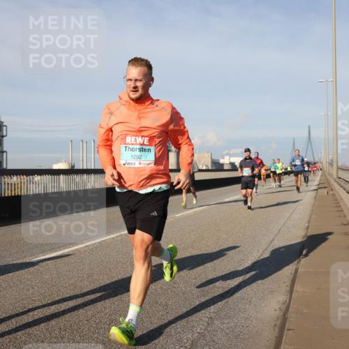 03.10.2025 - Köhlbrandbrückenlauf Lena Gebhardt http://msf.ph/oto/9124679 03.10.2025 09:45:59 Position 2 1292 meine-sportfotos.de