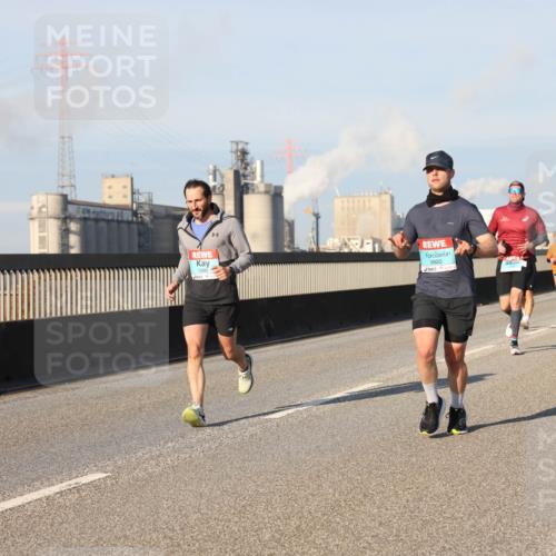 03.10.2025 - Köhlbrandbrückenlauf Lena Gebhardt http://msf.ph/oto/9124696 03.10.2025 09:45:59 Position 2 1380, 3820 meine-sportfotos.de