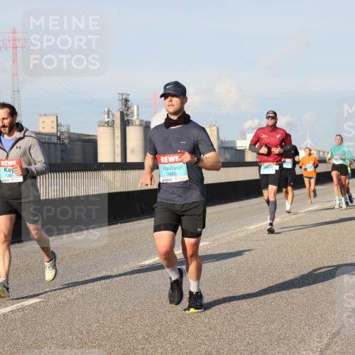 03.10.2025 - Köhlbrandbrückenlauf Lena Gebhardt http://msf.ph/oto/9124716 03.10.2025 09:46:00 Position 2 1380, 3820 meine-sportfotos.de