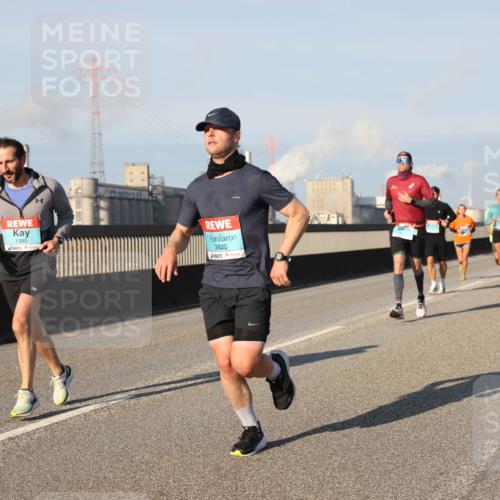 03.10.2025 - Köhlbrandbrückenlauf Lena Gebhardt http://msf.ph/oto/9124724 03.10.2025 09:46:00 Position 2 1380, 3820 meine-sportfotos.de