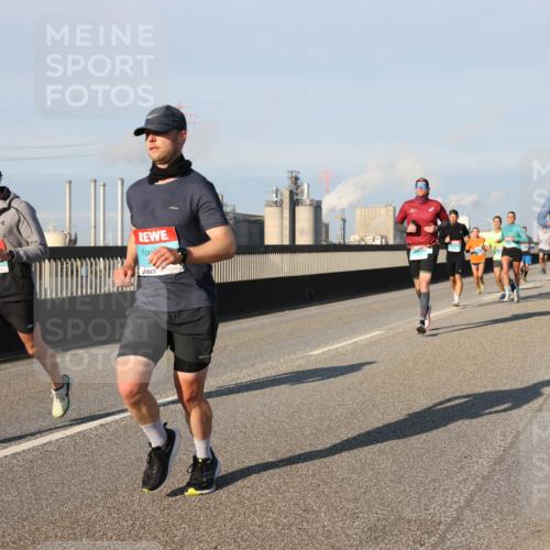 03.10.2025 - Köhlbrandbrückenlauf Lena Gebhardt http://msf.ph/oto/9124741 03.10.2025 09:46:01 Position 2 1380 meine-sportfotos.de