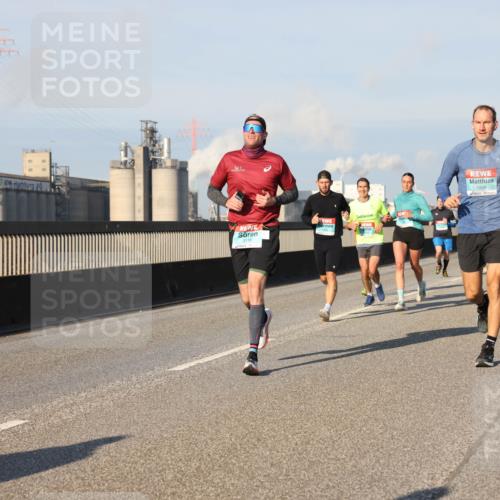 03.10.2025 - Köhlbrandbrückenlauf Lena Gebhardt http://msf.ph/oto/9124775 03.10.2025 09:46:02 Position 2 3118, 1058 meine-sportfotos.de