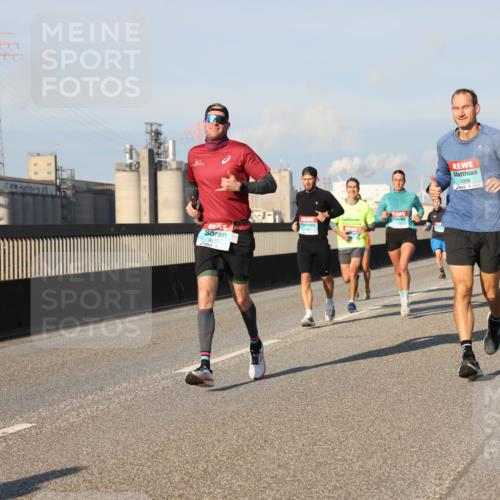 03.10.2025 - Köhlbrandbrückenlauf Lena Gebhardt http://msf.ph/oto/9124782 03.10.2025 09:46:02 Position 2 3118, 1058 meine-sportfotos.de