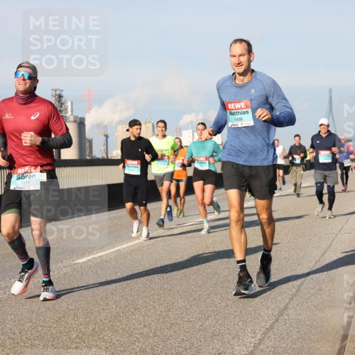 03.10.2025 - Köhlbrandbrückenlauf Lena Gebhardt http://msf.ph/oto/9124800 03.10.2025 09:46:02 Position 2 4, 3118, 1058 meine-sportfotos.de