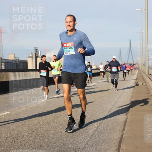 03.10.2025 - Köhlbrandbrückenlauf Lena Gebhardt http://msf.ph/oto/9124831 03.10.2025 09:46:03 Position 2 3118, 1058 meine-sportfotos.de