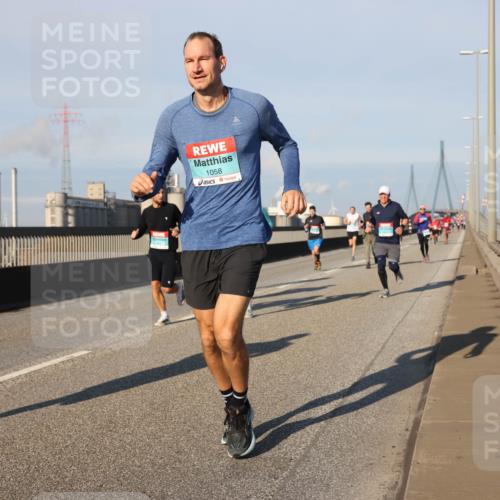 03.10.2025 - Köhlbrandbrückenlauf Lena Gebhardt http://msf.ph/oto/9124844 03.10.2025 09:46:03 Position 2 1058 meine-sportfotos.de