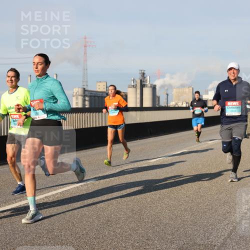 03.10.2025 - Köhlbrandbrückenlauf Lena Gebhardt http://msf.ph/oto/9126157 03.10.2025 09:46:05 Position 2 1280, 2843 meine-sportfotos.de