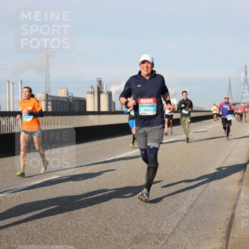 03.10.2025 - Köhlbrandbrückenlauf Lena Gebhardt http://msf.ph/oto/9126167 03.10.2025 09:46:06 Position 2 2843 meine-sportfotos.de