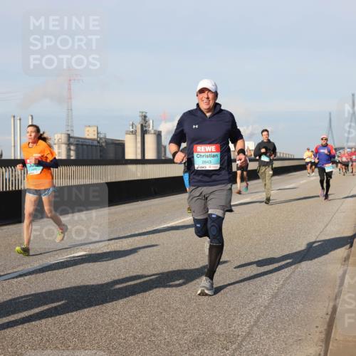 03.10.2025 - Köhlbrandbrückenlauf Lena Gebhardt http://msf.ph/oto/9126171 03.10.2025 09:46:06 Position 2 2849, 2843 meine-sportfotos.de