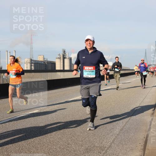 03.10.2025 - Köhlbrandbrückenlauf Lena Gebhardt http://msf.ph/oto/9126176 03.10.2025 09:46:06 Position 2 2843 meine-sportfotos.de