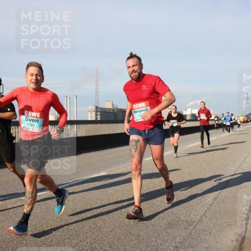 03.10.2025 - Köhlbrandbrückenlauf Lena Gebhardt http://msf.ph/oto/9126338 03.10.2025 09:46:18 Position 2 2901, 1165, 127 meine-sportfotos.de