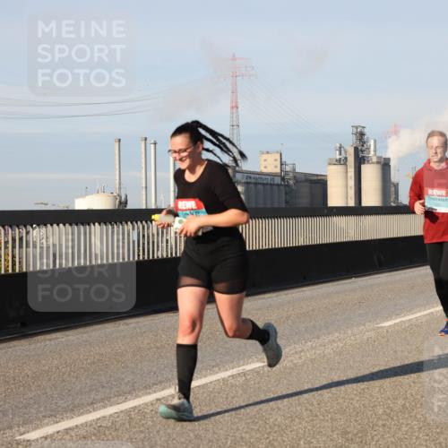 03.10.2025 - Köhlbrandbrückenlauf Lena Gebhardt http://msf.ph/oto/9126372 03.10.2025 09:46:19 Position 2 1225 meine-sportfotos.de