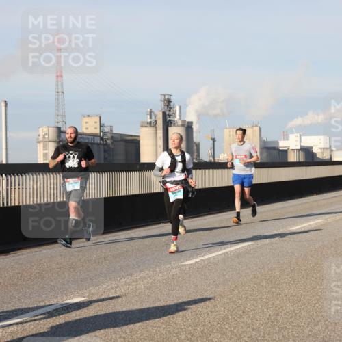03.10.2025 - Köhlbrandbrückenlauf Lena Gebhardt http://msf.ph/oto/9126506 03.10.2025 09:46:27 Position 2  meine-sportfotos.de