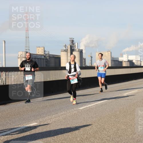 03.10.2025 - Köhlbrandbrückenlauf Lena Gebhardt http://msf.ph/oto/9126516 03.10.2025 09:46:27 Position 2  meine-sportfotos.de
