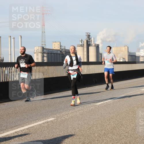 03.10.2025 - Köhlbrandbrückenlauf Lena Gebhardt http://msf.ph/oto/9126527 03.10.2025 09:46:28 Position 2  meine-sportfotos.de
