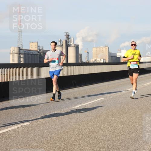 03.10.2025 - Köhlbrandbrückenlauf Lena Gebhardt http://msf.ph/oto/9126550 03.10.2025 09:46:29 Position 2 3165 meine-sportfotos.de