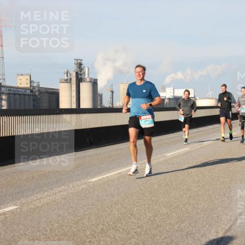 03.10.2025 - Köhlbrandbrückenlauf Lena Gebhardt http://msf.ph/oto/9126617 03.10.2025 09:46:32 Position 2  meine-sportfotos.de