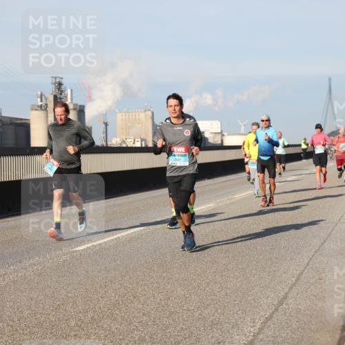 03.10.2025 - Köhlbrandbrückenlauf Lena Gebhardt http://msf.ph/oto/9126675 03.10.2025 09:46:35 Position 2 2587 meine-sportfotos.de