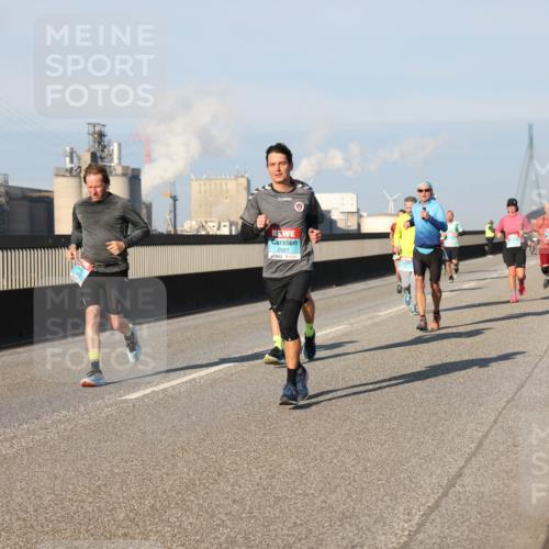 03.10.2025 - Köhlbrandbrückenlauf Lena Gebhardt http://msf.ph/oto/9126679 03.10.2025 09:46:35 Position 2 2587 meine-sportfotos.de